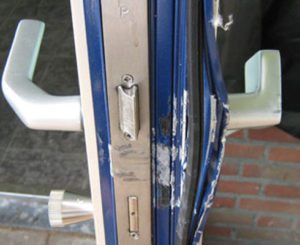 slotenmaker den haag Insteekslot Inbouwslot Inbraak Braakschade Deur Kapot Slot Gebroken Geforceerd Gescheurd